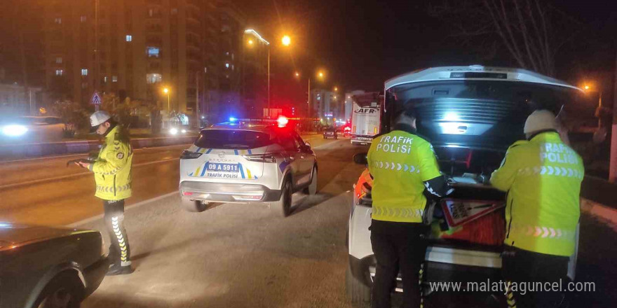 Aydın’da Bölge Trafik Müdürlüğü ekipleri gece boyunca mesai yaptı