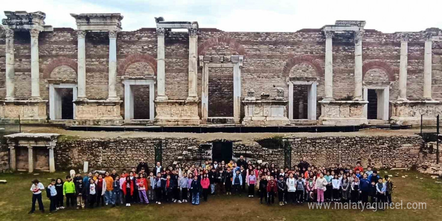 Aydın’da ilkokul öğrencileri, Sosyal Bilgiler dersini tarihle buluşturdu