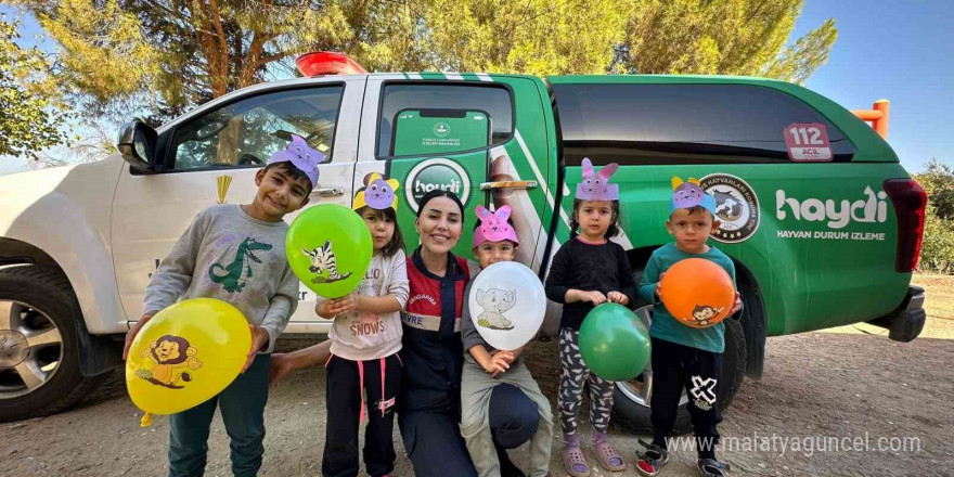 Aydın’da jandarma ekipleri miniklere hayvan sevgisi aşıladı