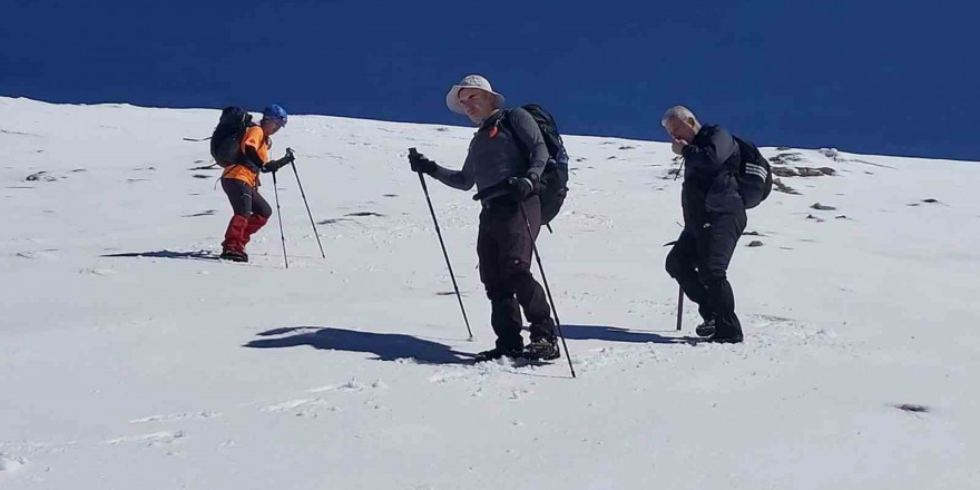 Aydınlı dağcılar, Ege’nin en yüksek zirvesine tırmandı