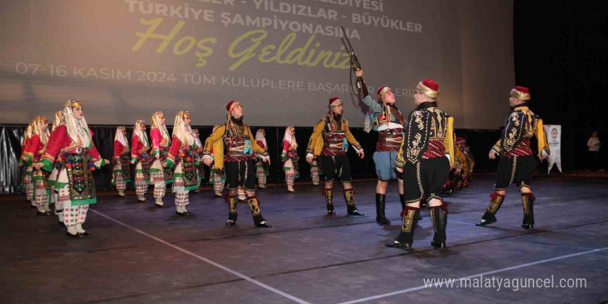 Ayna Folklor ekibi Denizli’de Türkiye 3.sü oldu