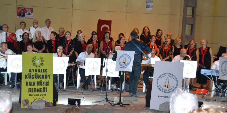 Ayvalık - Küçükköy Halk Müziği’nin konserine ilgi yoğun oldu