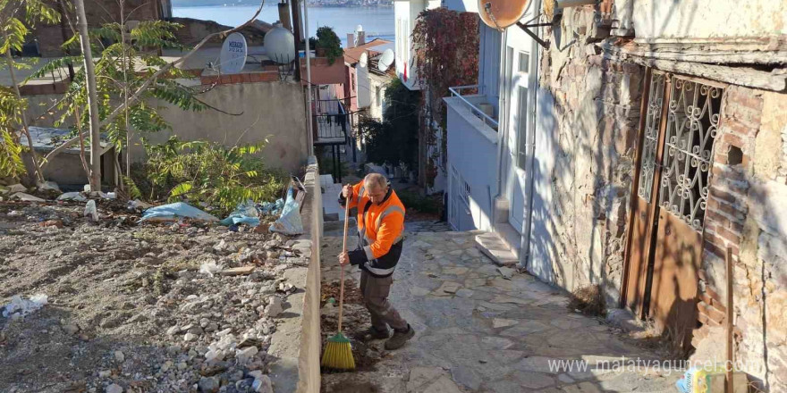 Ayvalık’ta tarihi kent sokaklarına dip bucak temizlik