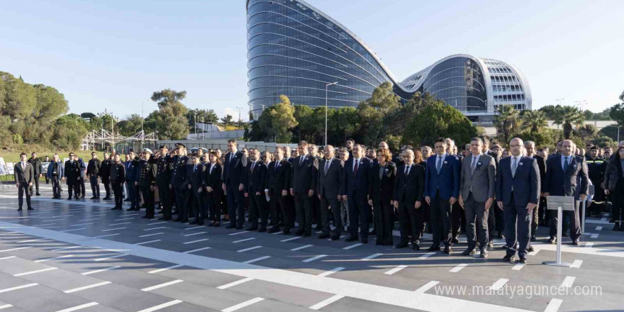 Azerbaycan halkının Ulusal Lideri Haydar Aliyev vefatının 21’inci yıl dönümünde törenle anıldı