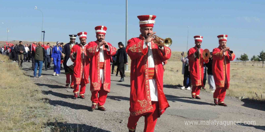 Aziziye Tabyalarında “7’den 70’e Ecdada Saygı Yürüyüşü” düzenlendi