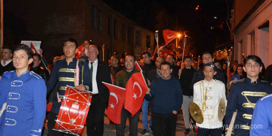 Babadağ’da Cumhuriyet coşkusu fener alayıyla taçlandı