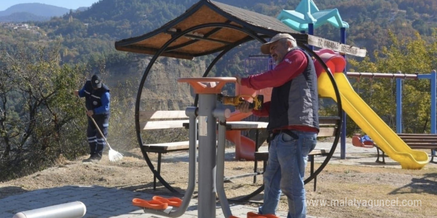 Babadağ’da parklar çocuklar için güvenli ve eğlenceli alanlara dönüşüyor