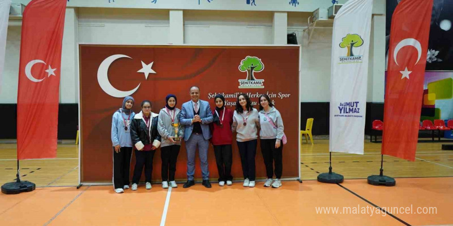 Badminton Kurtuluş Kupası’nda şampiyonlar belli oldu