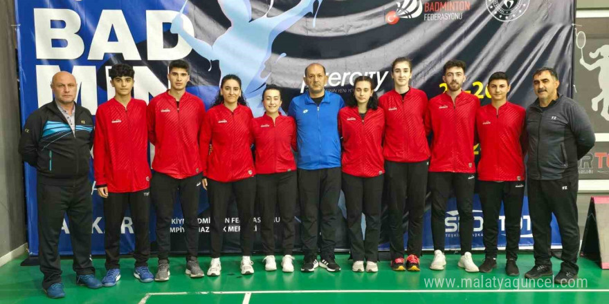 Badminton Süper Liginde Erzincan takımları zirvede