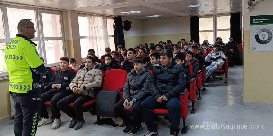 Bafra’da öğrencilere trafik güvenliği eğitimi