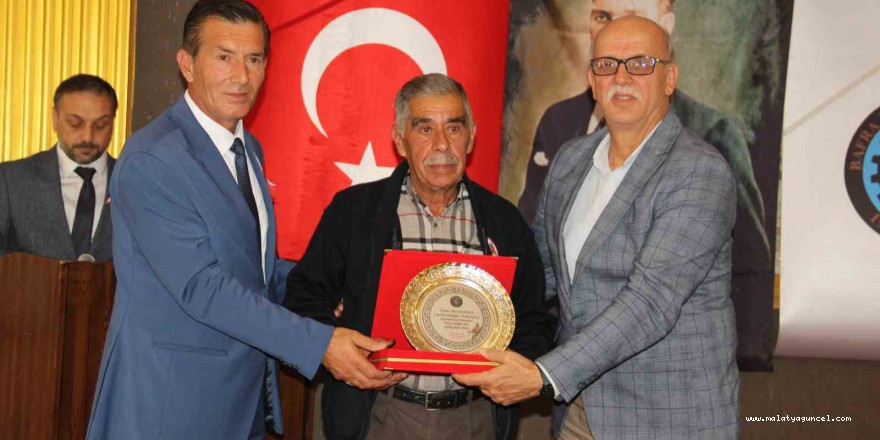 Bafra’da yılın ahisi 64 yıllık torna ustası seçildi