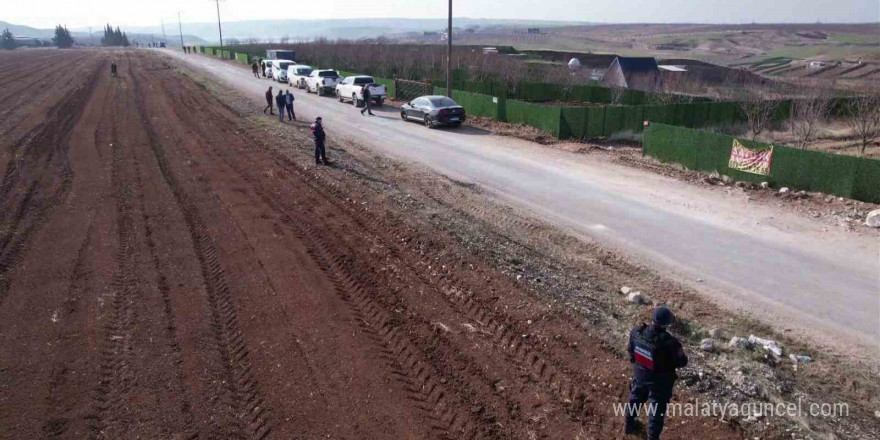 Bağ evi yapılması için tel örgülerle hazırlanan bölmeler söktürüldü