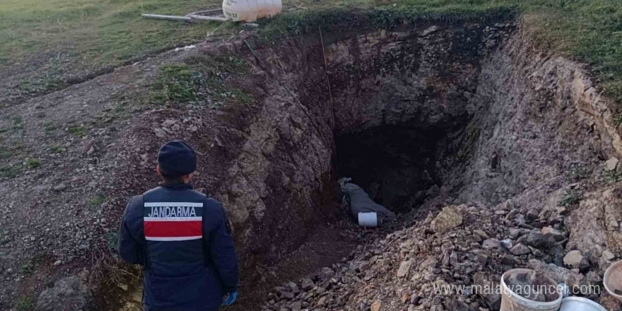 Bağ evinin bahçesinde kaçak kazı ortaya çıktı