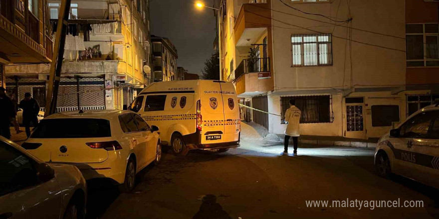 Bağcılar’da izinsiz gösteri yapan grup polise taşla saldırdı