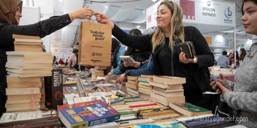 Bağcılarlılar, festival tadında bir kitap fuarı geçiriyor