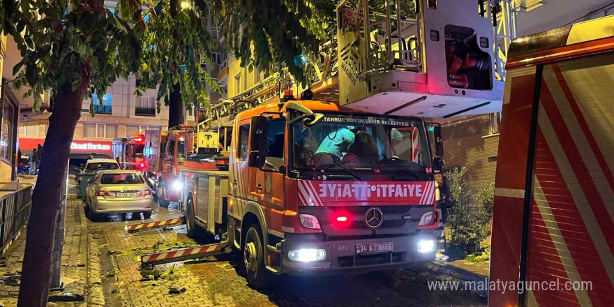 Bahçelievler’de apartman dairesi alev alev yandı