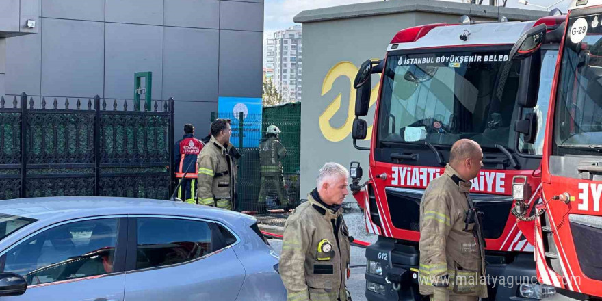 Bahçelievler’de okulun dış cephesi alev alev yandı