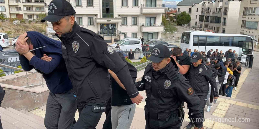 Bahis çetesi üyesi 10’u öğrenci 15 kişi adliyeye sevk edildi