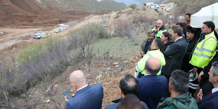 Bakan Bayraktar, İliç’te çalışmaları inceledi