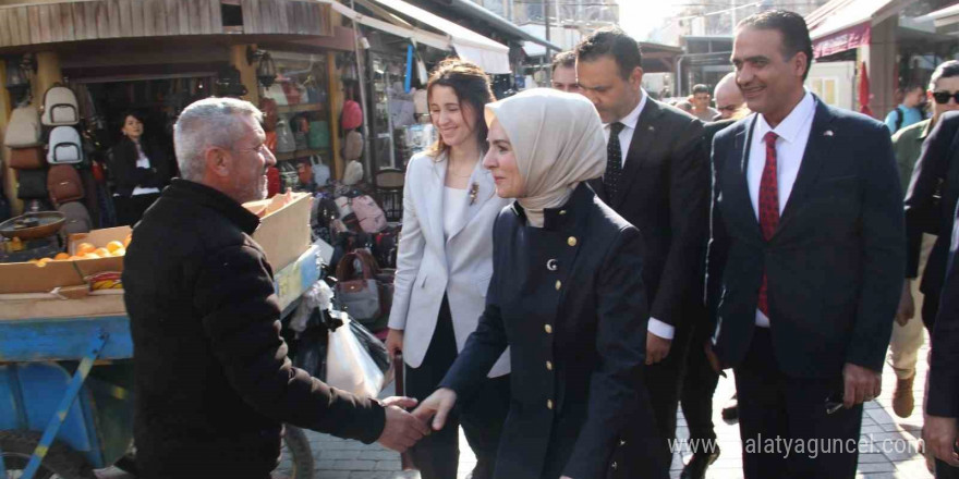 Bakan Göktaş, Lefkoşa’da Büyükhan’da esnafla buluştu