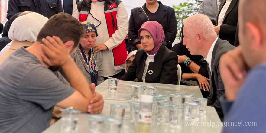 Bakan Göktaş’tan İstanbul’da öldürülen iki genç kızın ailelerine taziye ziyareti