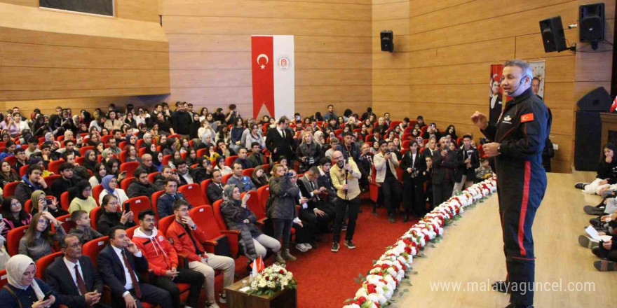 Bakan Kacır: “Ay misyonunu da hep birlikte başaracağız”