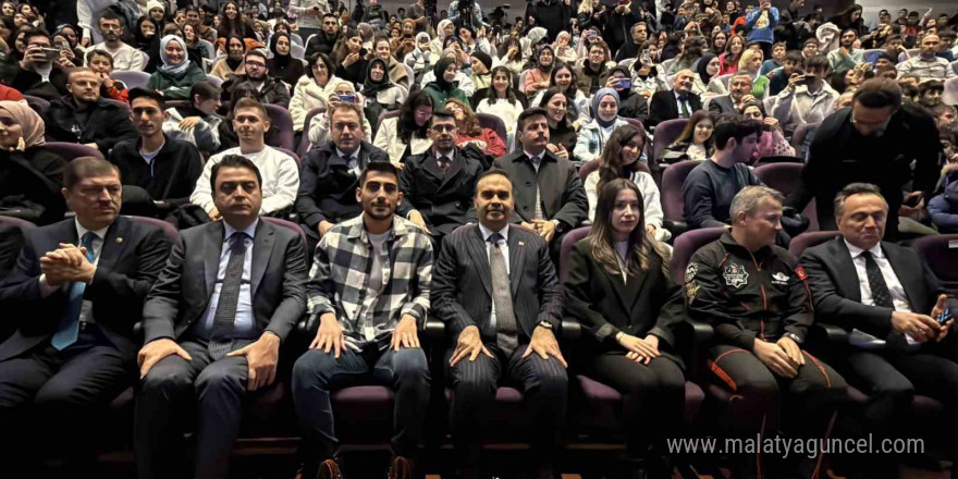 Bakan Kacır: “Türkiye yörüngeler arası uydu transferleri yapabilen uzay araçları geliştirecek”