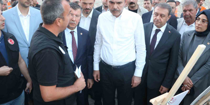 Bakan Kurum, Şanlıurfa’da deprem konutlarını inceledi