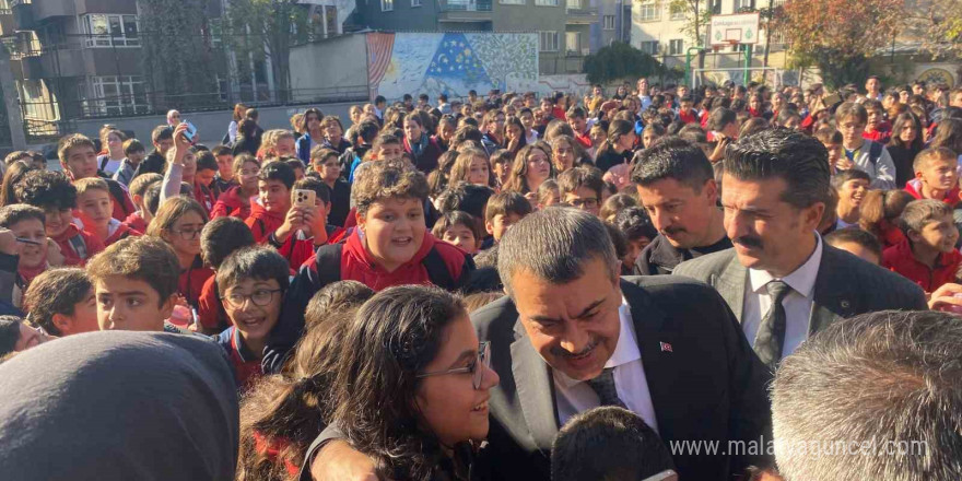 Bakan Tekin: “20 yıllık bir öğretmeni test sınavına almak olmaz”