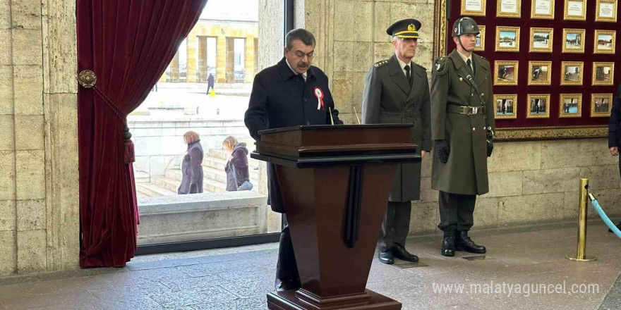 Bakan Tekin, 81 ilden gelen öğretmenlerle Anıtkabir’i ziyaret etti