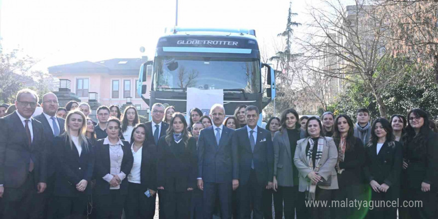 Bakan Uraloğlu: 'Emniyetli ve güvenli tır parkları oluşturarak özellikle kadın sürücülerin istihdamını kolaylaştırmayı hedefliyoruz'