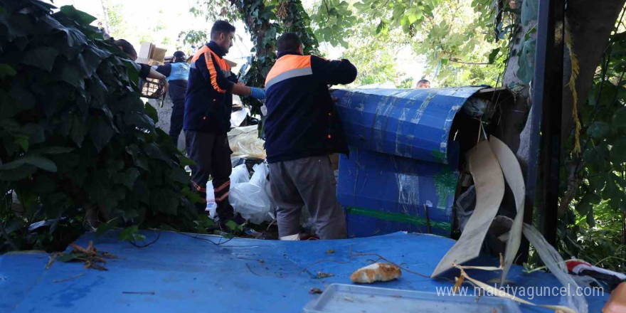 Bakırköy Belediyesi Zabıt Müdürlüğü ekipleri çevre düzenine uygunsuz barınma alanlarına müdahale ediyor