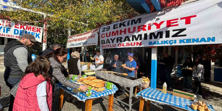 Balıkçı Kenan’da gelenek bozulmadı, 2 gün ücretsiz balık ekmek ikram edildi