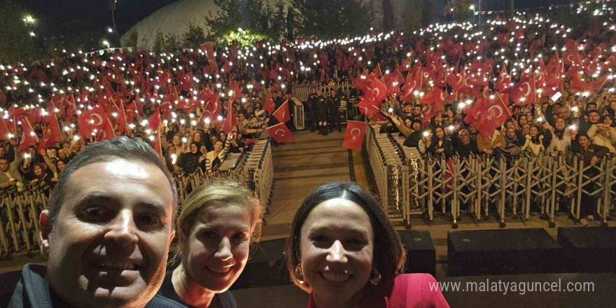 Balıkesir’de Cumhuriyet coşkusu sokaklara sığmadı