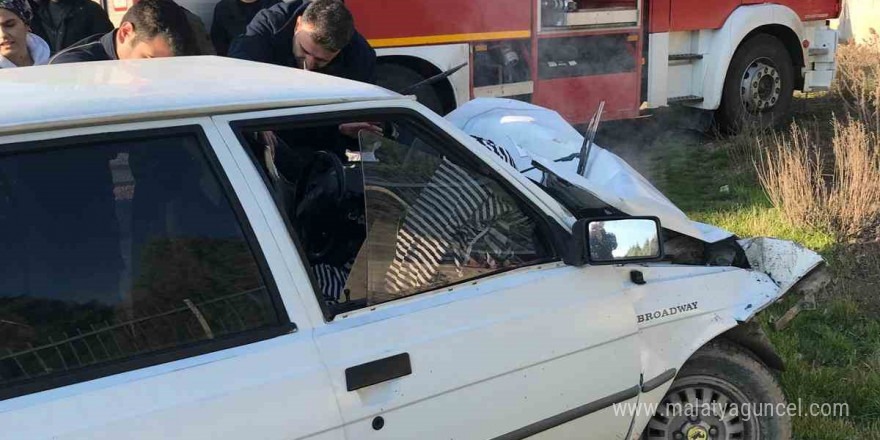 Balıkesir’de hız yapan otomobil kamyona arkadan çarptı: 1 yaralı