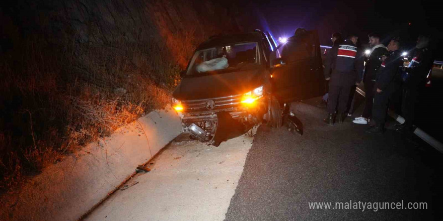 Balıkesir’de tomruk yüklü tır dehşet saçtı: 1 ölü, 9 yaralı