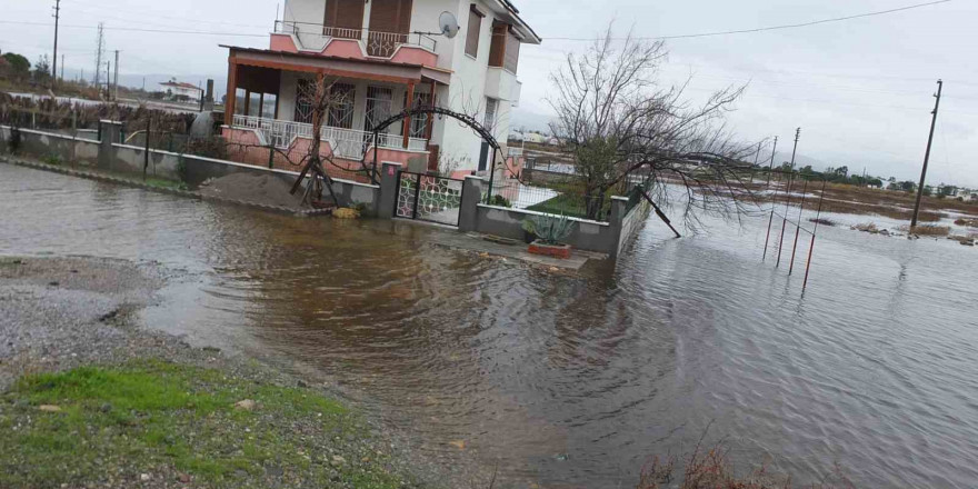 Balıkesir’de yazlıkları su bastı