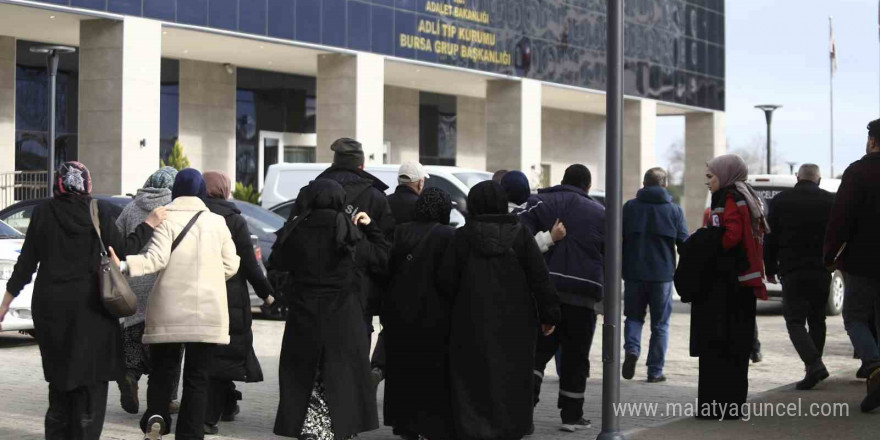 Balıkesir’deki patlamada hayatını kaybedenlerin aileleri de Bursa Adli Tıp Kurumuna geldi