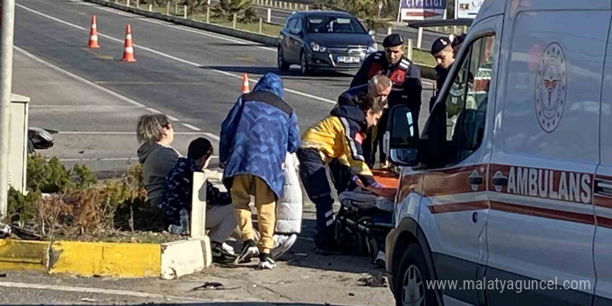 Balıkesir’detrafik kazası: 3 yaralı