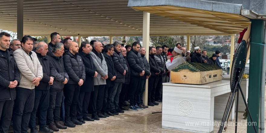 Balkondan düşerek hayatını kaybeden bilgisayar işletmeni toprağa verildi