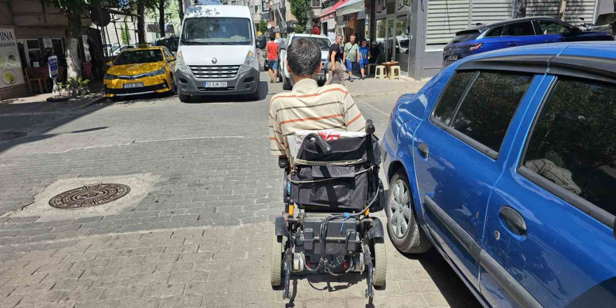 Bandırma’da hatalı parklar engellileri zor durumda bırakıyor