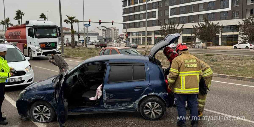 Bandırma’da maddi hasarlı trafik kazası