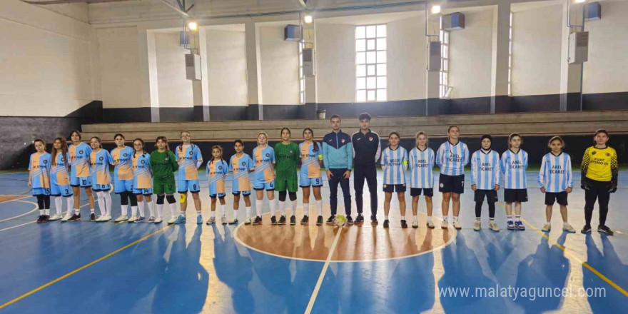 Bandırma’da Ortaokullar arası yıldız futsal heyecanı devam ediyor