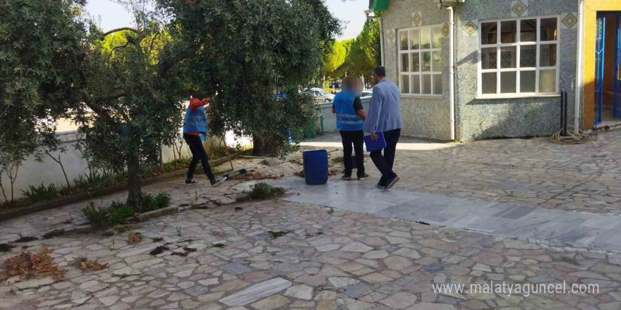 Bandırma’daki camileri yükümlüler temizledi