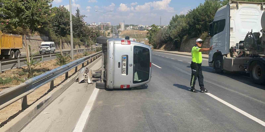 Bariyerlere çarparak takla attı: 1 yaralı