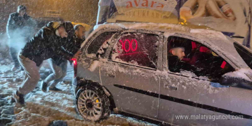 Bartın’da renkli kar görüntüleri