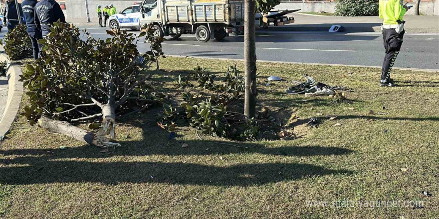 Başakşehir’de kaza: 2 araç çarpıştı, biri takla atarak yan döndü