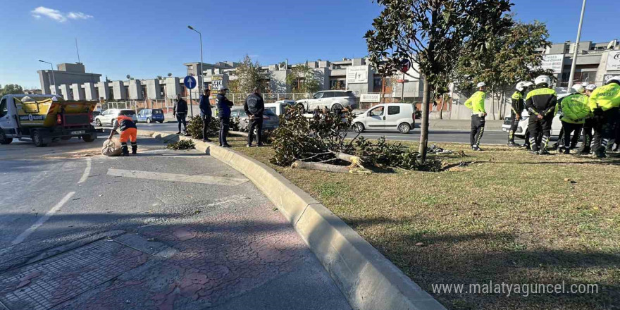 Başakşehir’de kaza: 2 araç çarpıştı, biri takla atarak yan döndü