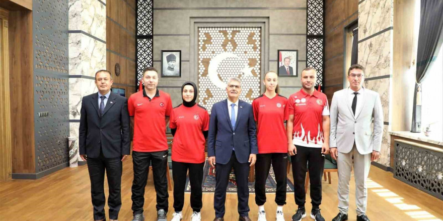 Başarılı sporculardan Vali Çelik’e ziyaret