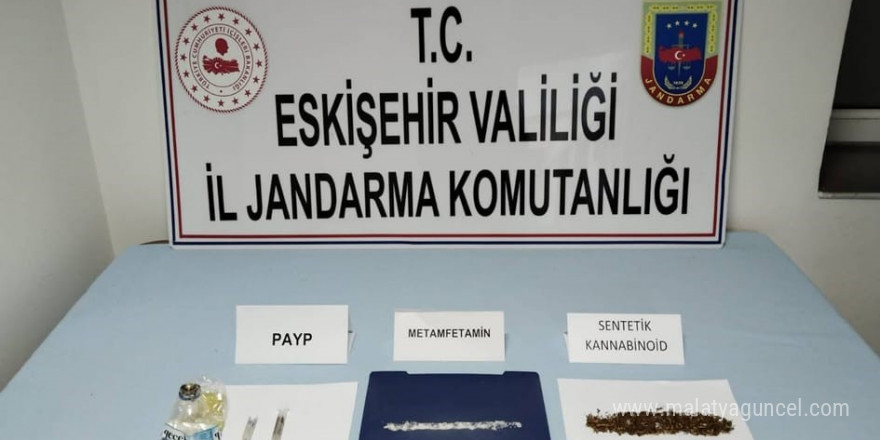 Başka ilden getirdikleri uyuşturucuları satmak isteyen şüpheliler jandarmadan kaçamadı